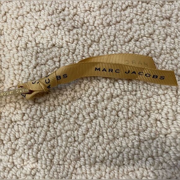 EUC Marc Jacobs Pouch- Gold Metallic Linen - Picture 5 of 5